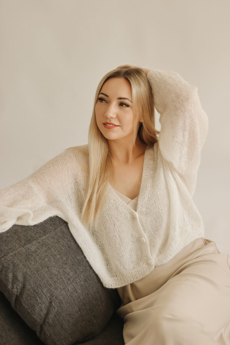 Jaka | BRIDAL BLISS | balta ar spīdumu